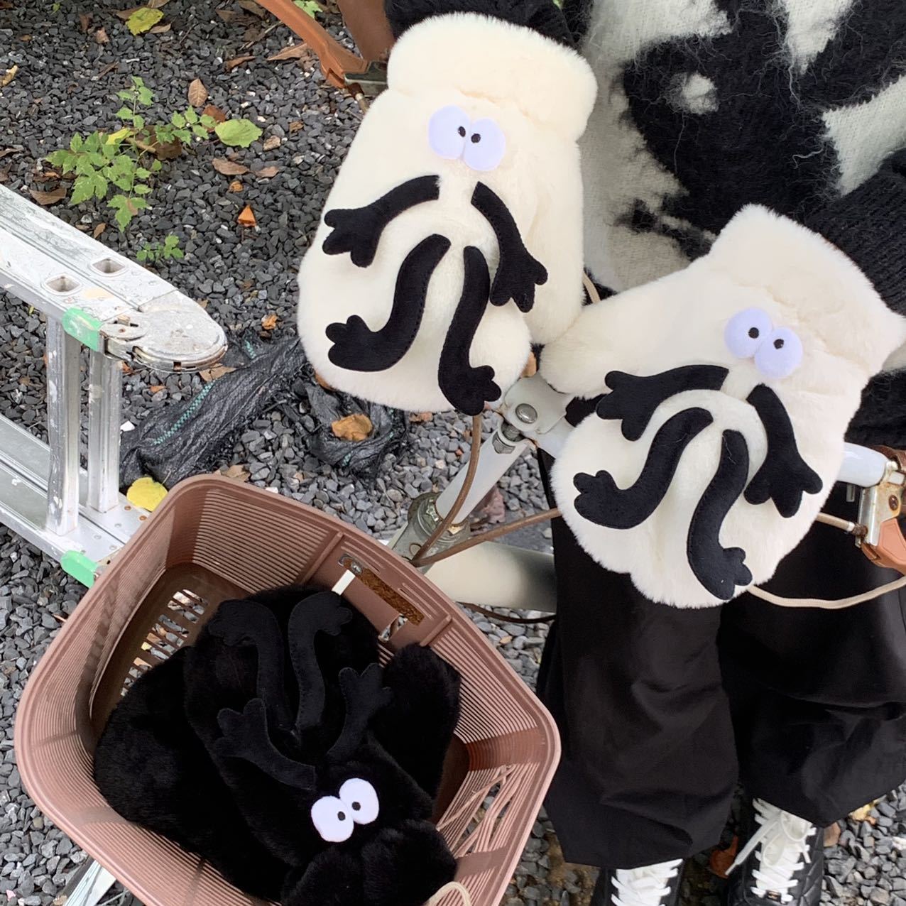 Briquette Plush Mittens